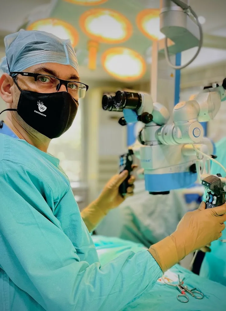 Dr. Nilesh Jain performing microsurgery using the operating microscope in Indore